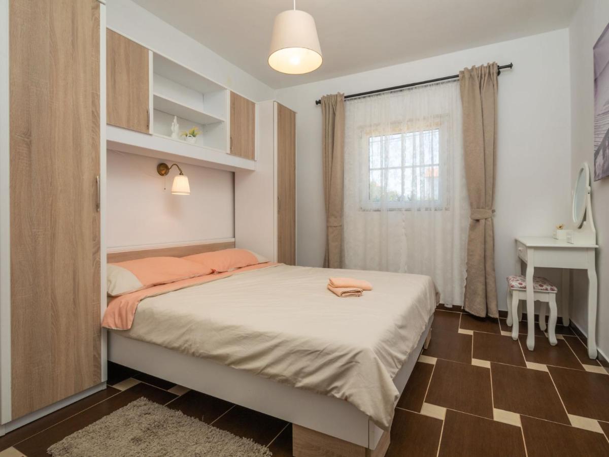 Dobrinj Holiday Home Mikac - Mlk136 By Interhome מראה חיצוני תמונה