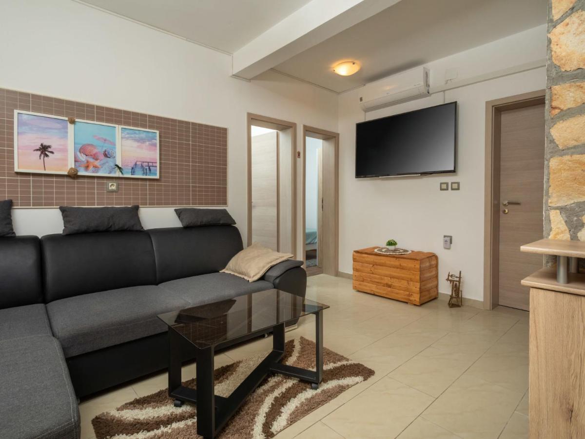 Dobrinj Holiday Home Mikac - Mlk136 By Interhome מראה חיצוני תמונה